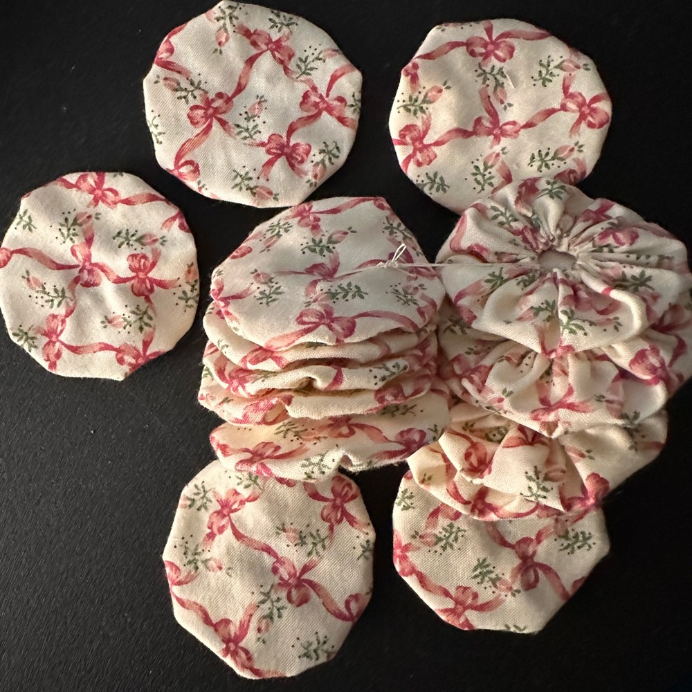 15 Hand stictched Fabric Yo-Yo’s